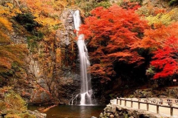 Водопад Кирифури Kirifuri Waterfall