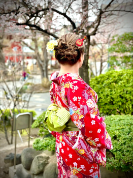 Примерка кимоно в районе Гион