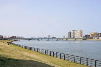 Набережная Ясурагитэи Yasuragitei Embankment