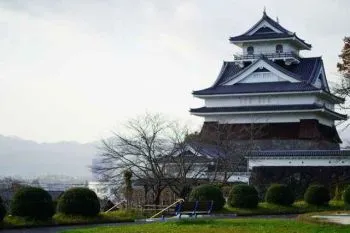 Замок Каминояма Kaminoyama Castle