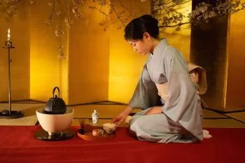 Чайная церемония в традиционном японском доме