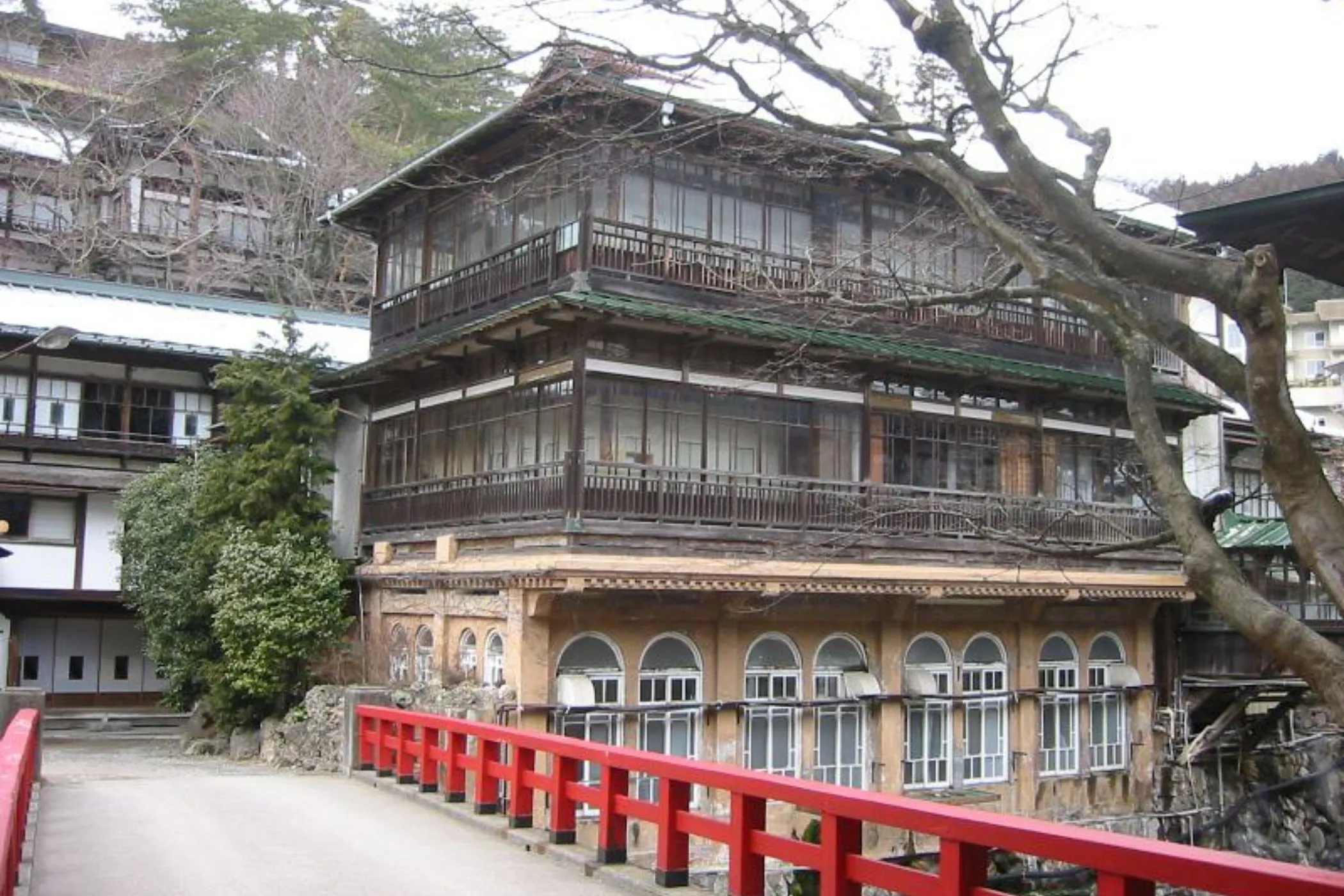 Настоящий онсен, унесенный призраками