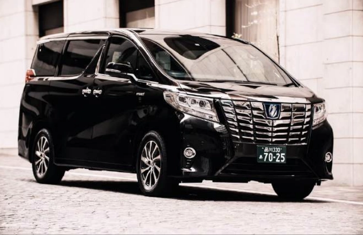 Минивэн TOYOTA Alphard Executive Lounge