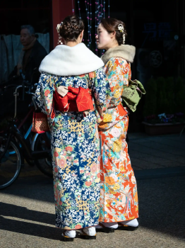 Примерка кимоно в районе Асакуса (Токио)